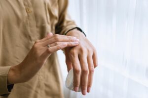 敏感肌の人が選ぶべきVIOの黒ずみケアクリームはしみない？